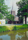 Heerenveen wurde 1551 von drei Grafen zur Torfgewinnung gegr&uuml;ndet. Der Name leitet sich aus den Worten heer (= Herr, Graf) und veen (= Fehn, Torf) ab. Heerenveen erhielt nie Stadtrechte