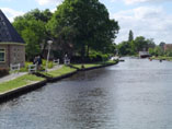 Steenwijk , stad met een woelige geschiedenis, een b(l)oeiend heden en een veelbelovende toekomst. D'olde Veste, zoals Steenwijk in de volksmond heet, is een historische vestingstad met tal van fraaie monumenten, bijzondere gevels en mooie plekjes. Een prachtige stad om te wonen en te werken, maar bovenal te recreëren en rond te wandelen. Steenwijk kent veel authentieke plekjes uit het verre of meer nabije verleden. U kunt uw hart ophalen aan de historische panden, boeiende doorkijkjes en het oude hart -de markt- van de vestingstad