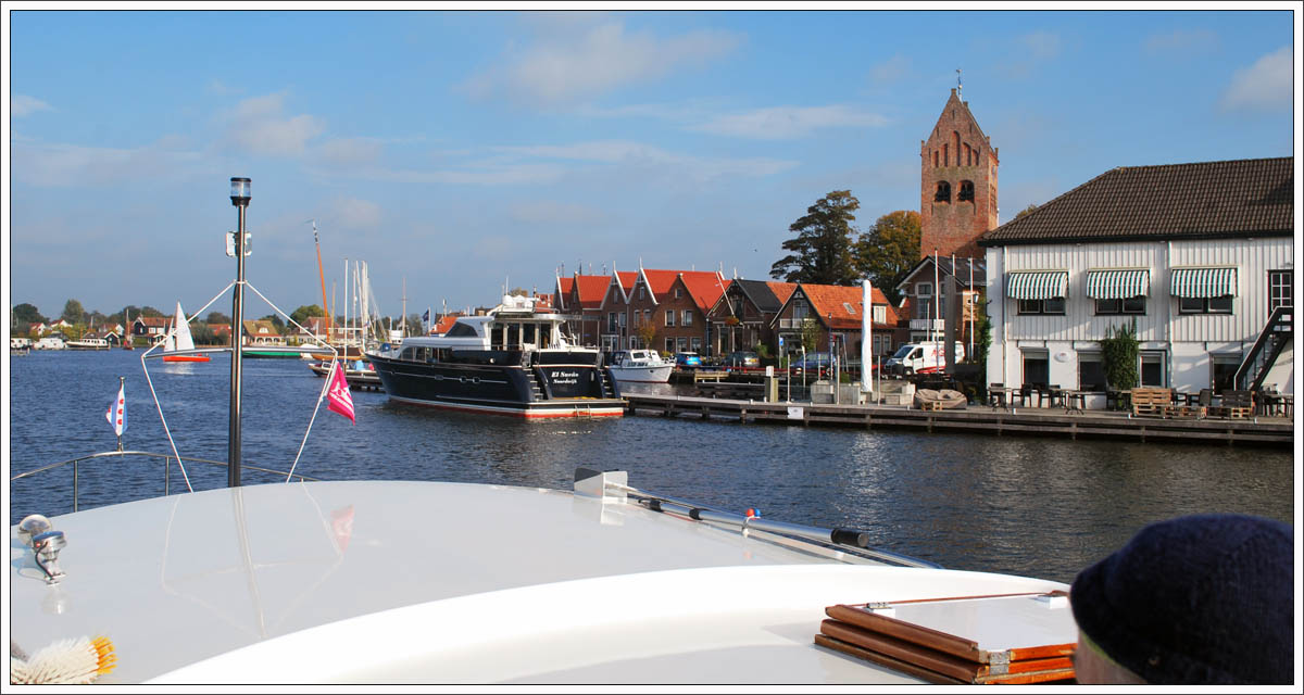 Grou telt ongeveer 5.400 inwoners en is de hoofdplaats van de gemeente Boarnsterhim. 