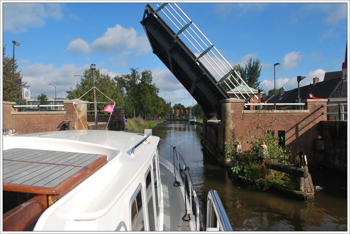 De stad Bolsward is ontstaan uit twee terpvestigingen aan de Middelzee. 